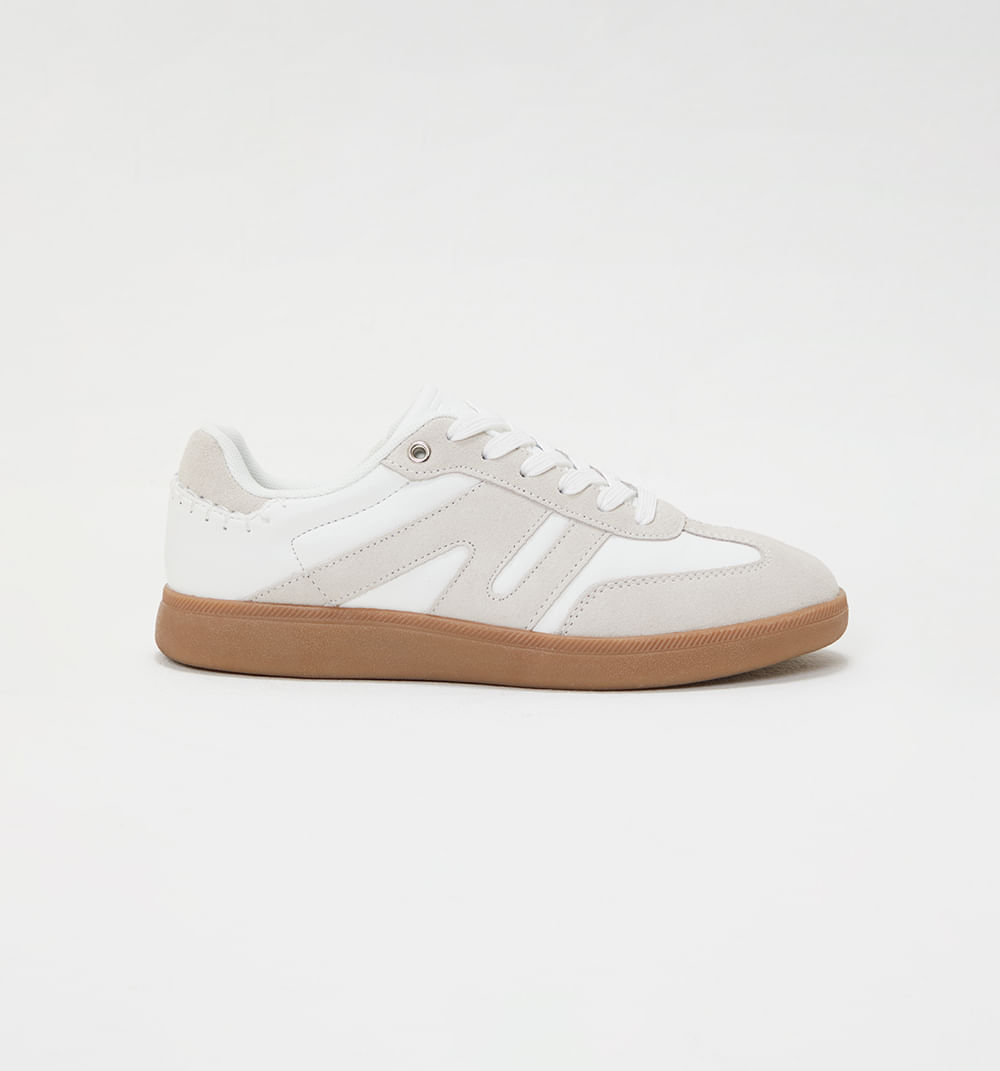 Tenis con cortes a tono