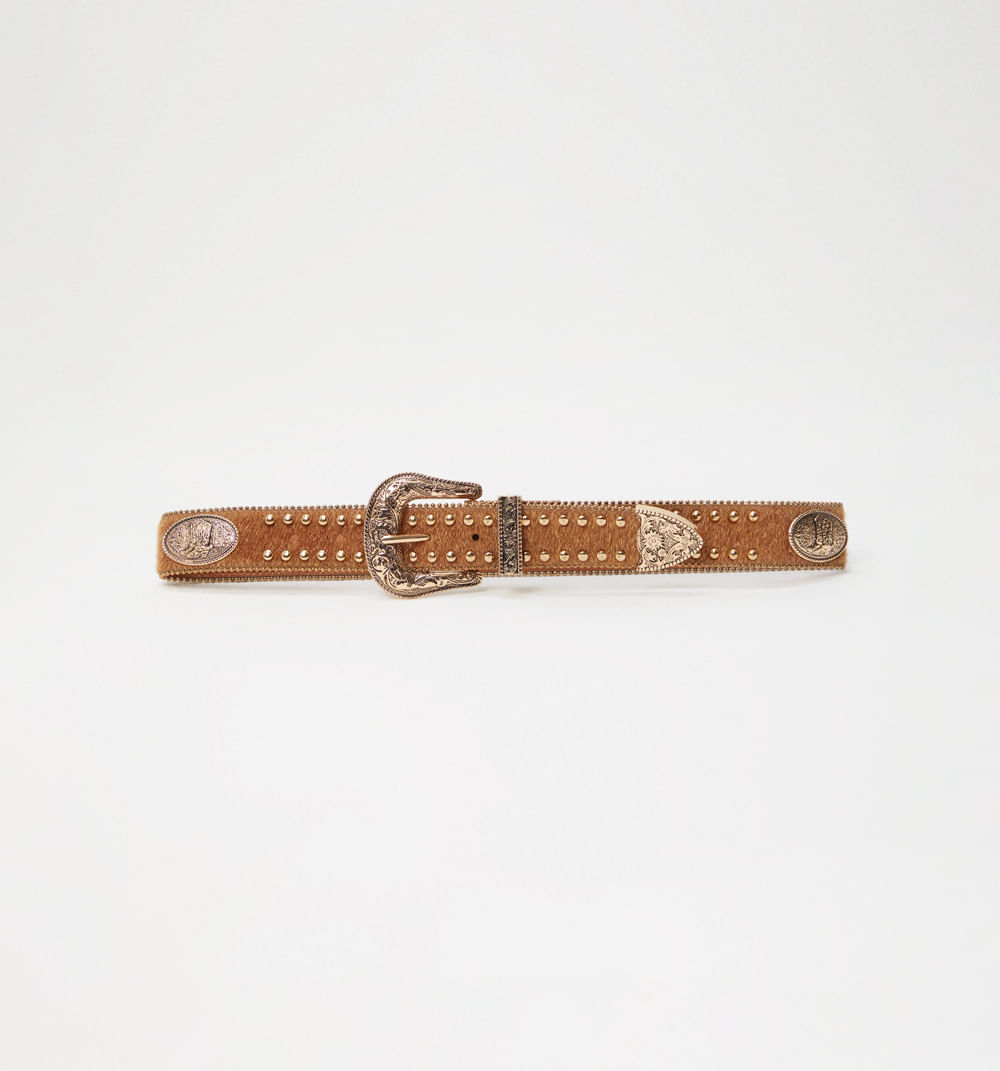 Correa de pelo con taches y herrajes