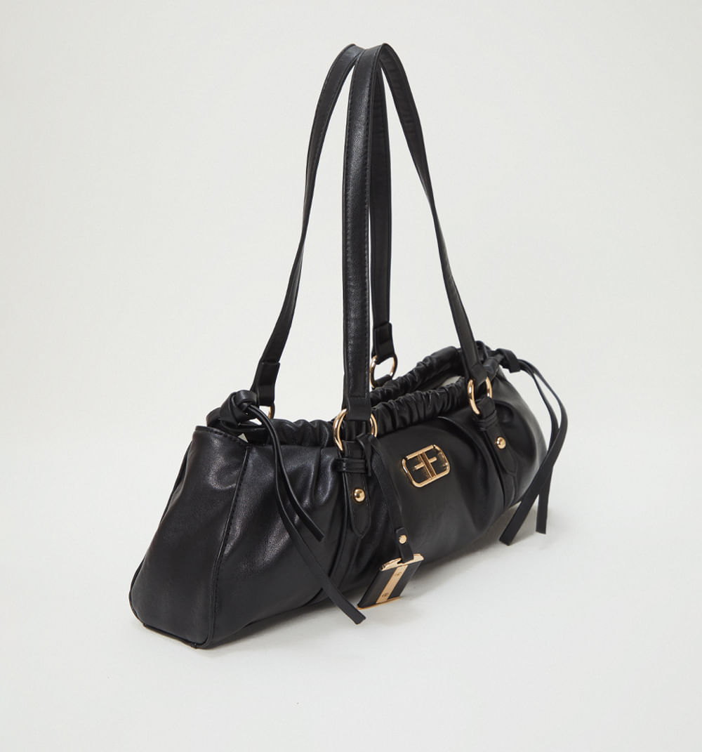 Bolso de hombro con llavero decorativo