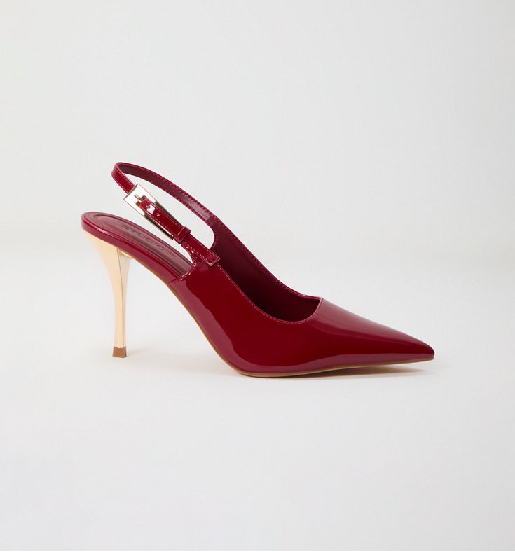 Zapato cerrado con hebilla -
