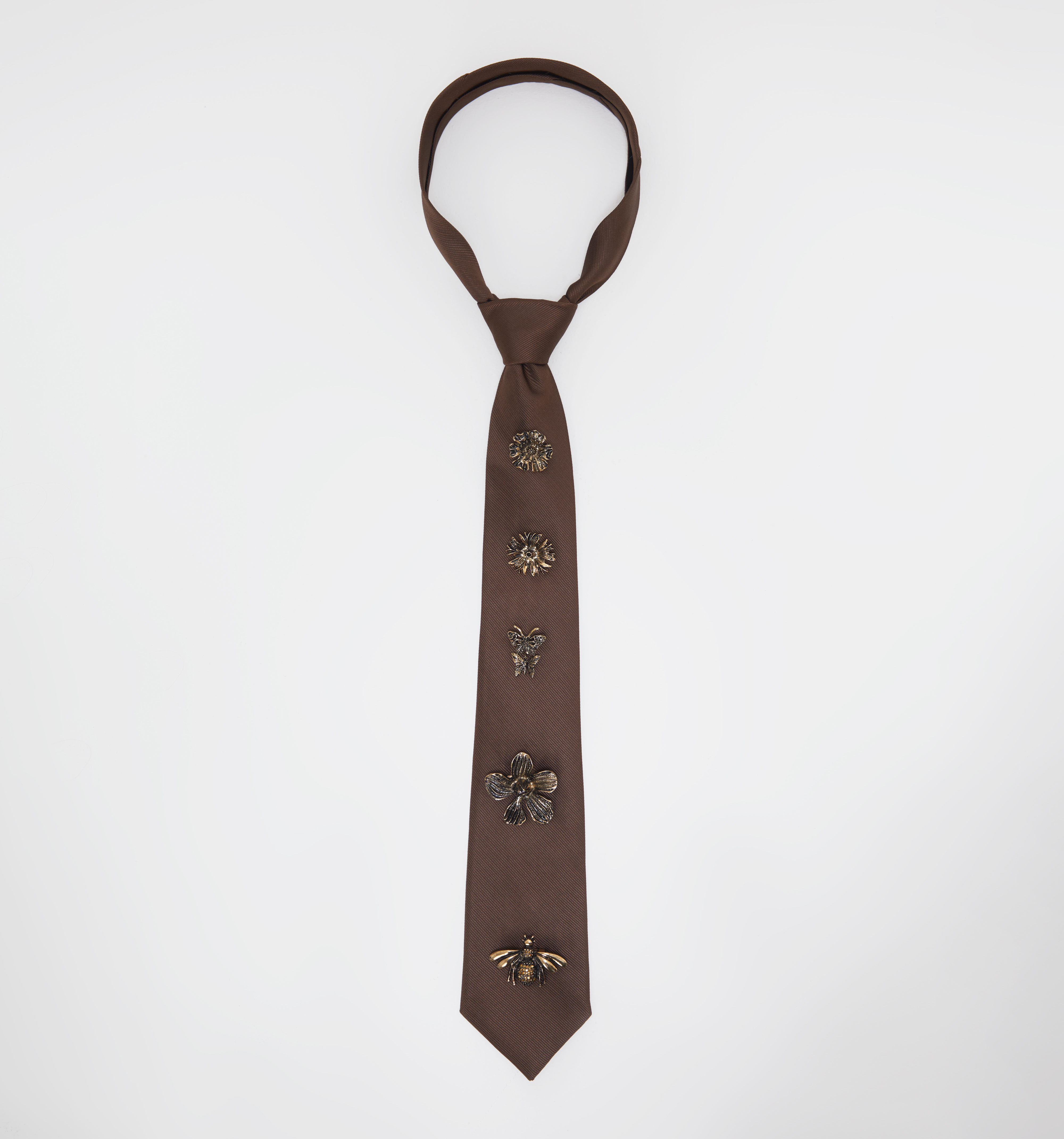 Corbata con pines x6