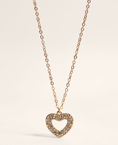 Collar de corazón dorado ideal para regalar en San Valentín y complementar un look romántico y elegante