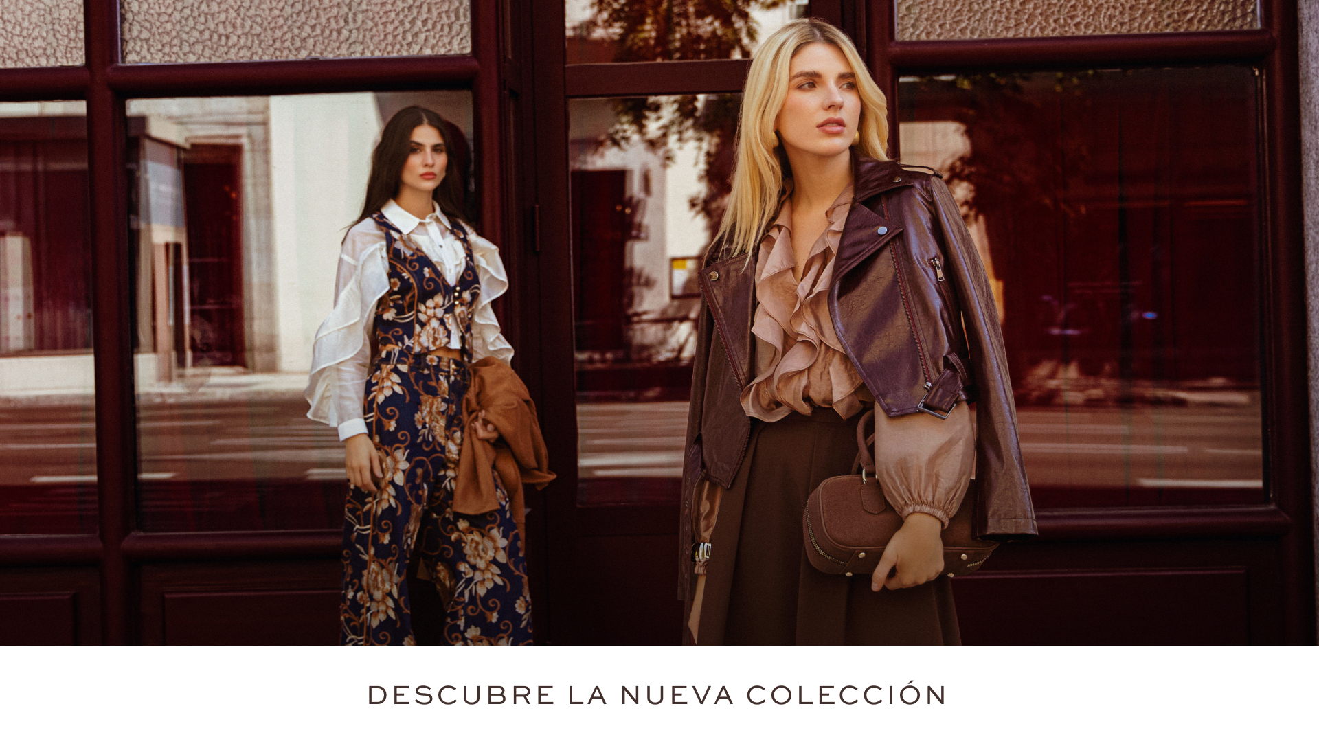 Modelo con conjunto estampado corduroy paisley y modelo con set color chocolate.
